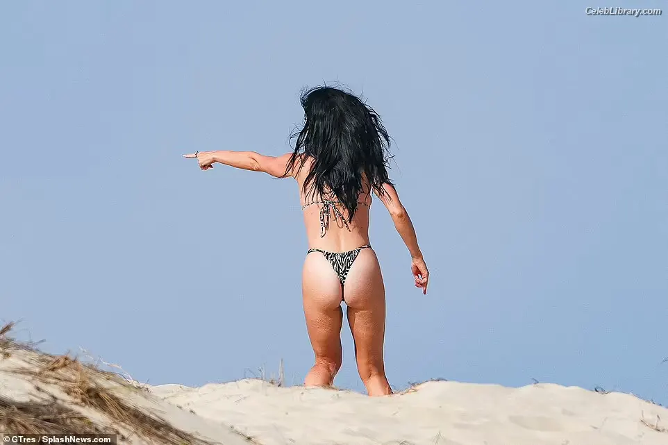 Katy Perry photo 15 of 1939