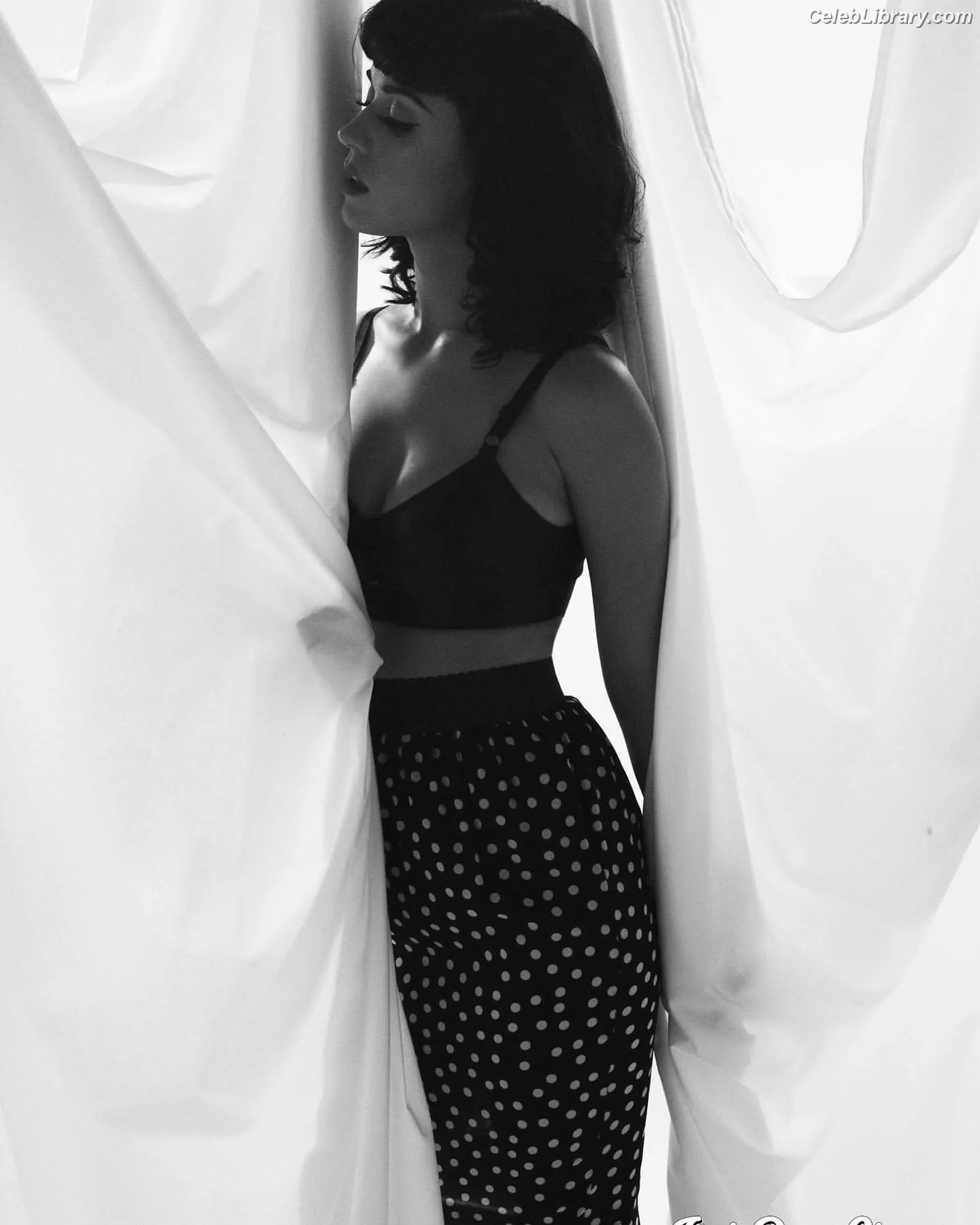 Katy Perry photo 2 of 1939