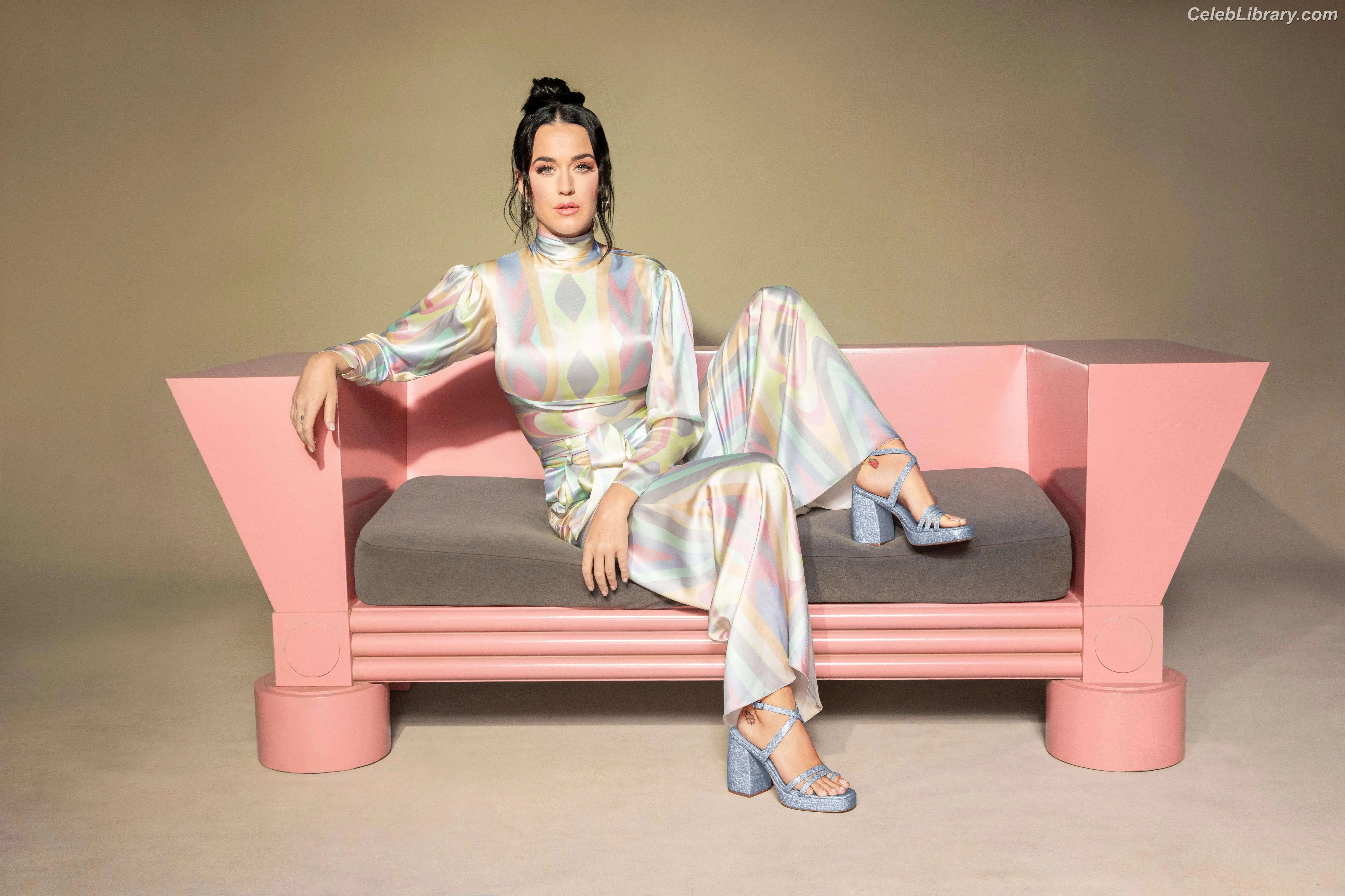 Katy Perry photo 6 of 1939
