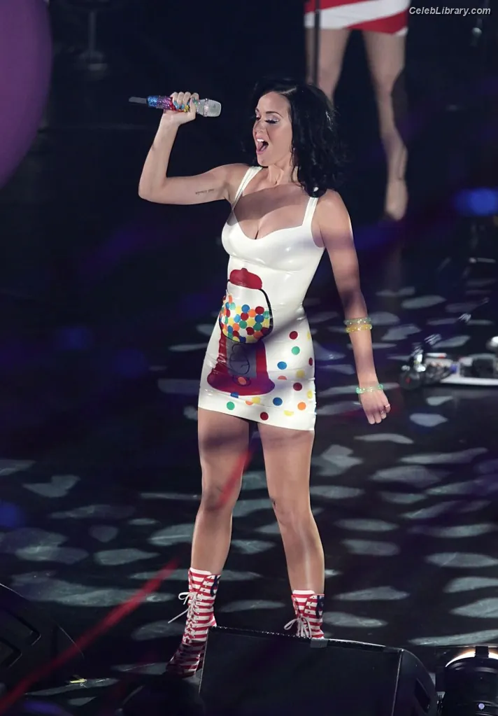 Katy Perry photo 21 of 1939