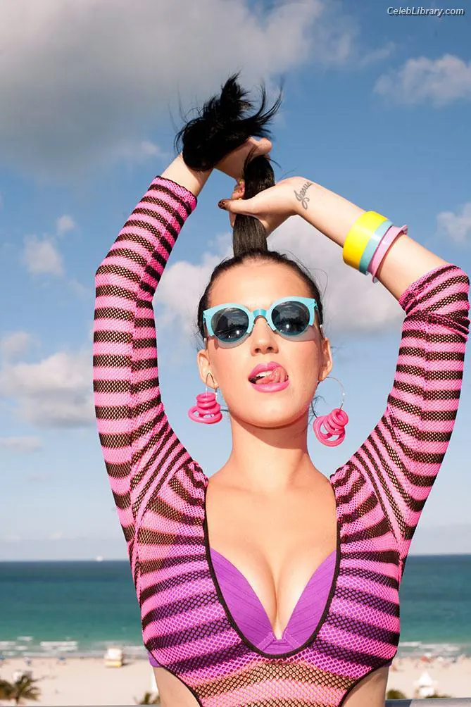 Katy Perry photo 14 of 1939