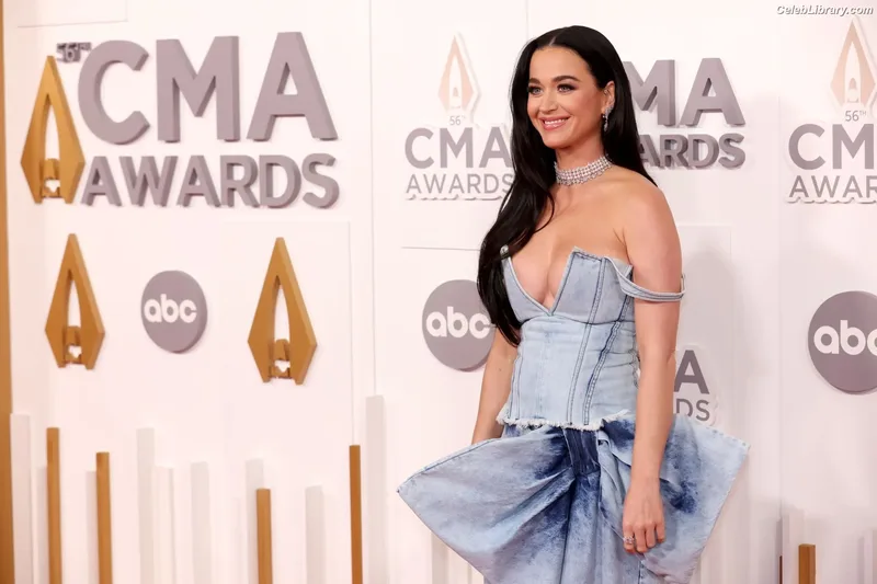 Katy Perry photo 6 of 1940