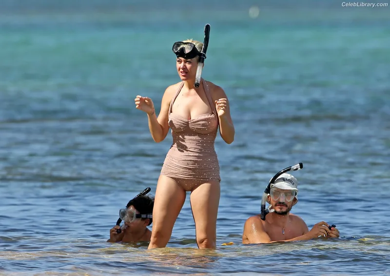 Katy Perry photo 18 of 1940
