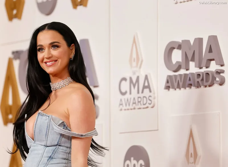 Katy Perry photo 20 of 1940