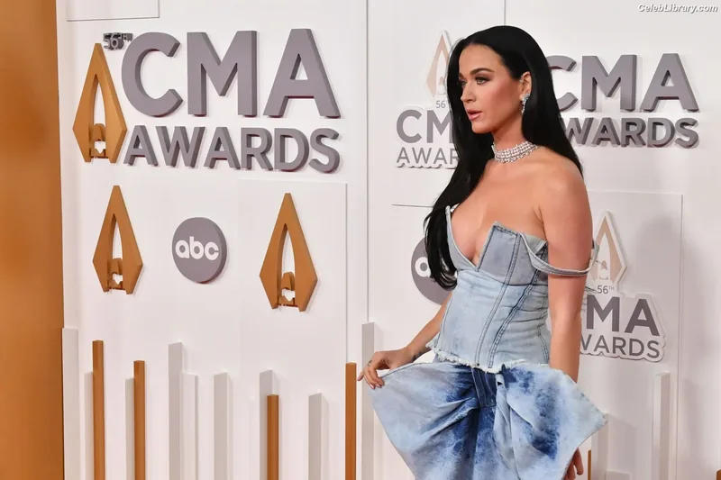 Katy Perry photo 1 of 1940