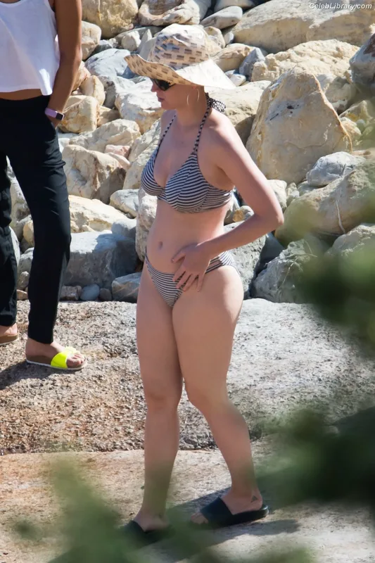 Katy Perry photo 15 of 1940