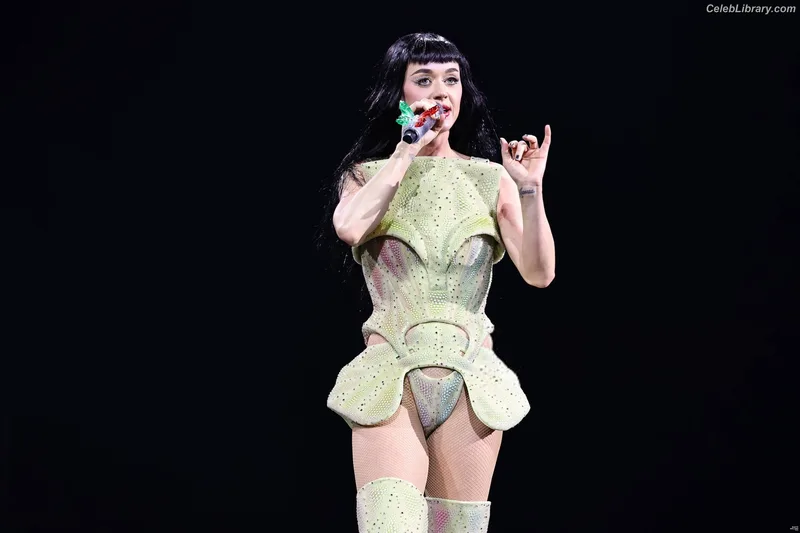 Katy Perry photo 18 of 1940