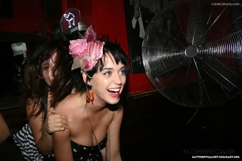 Katy Perry photo 10 of 1940