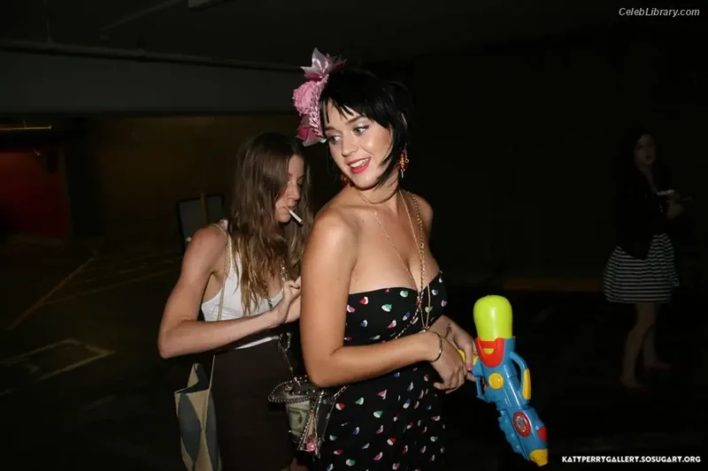 Katy Perry photo 19 of 1940