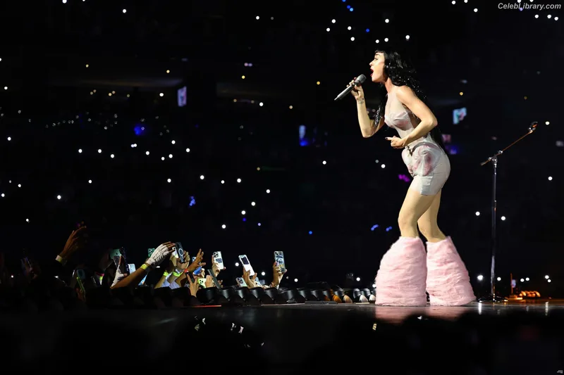 Katy Perry photo 5 of 1940
