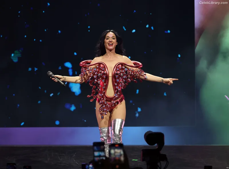 Katy Perry photo 6 of 1940