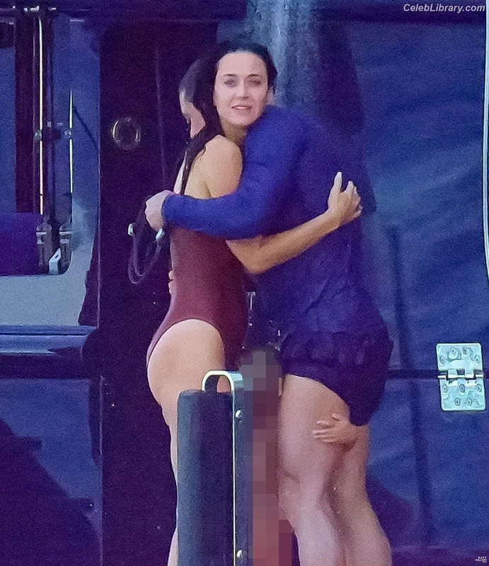 Katy Perry photo 6 of 1940