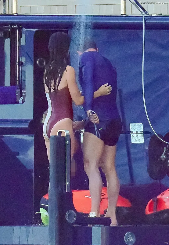 Katy Perry photo 8 of 1940