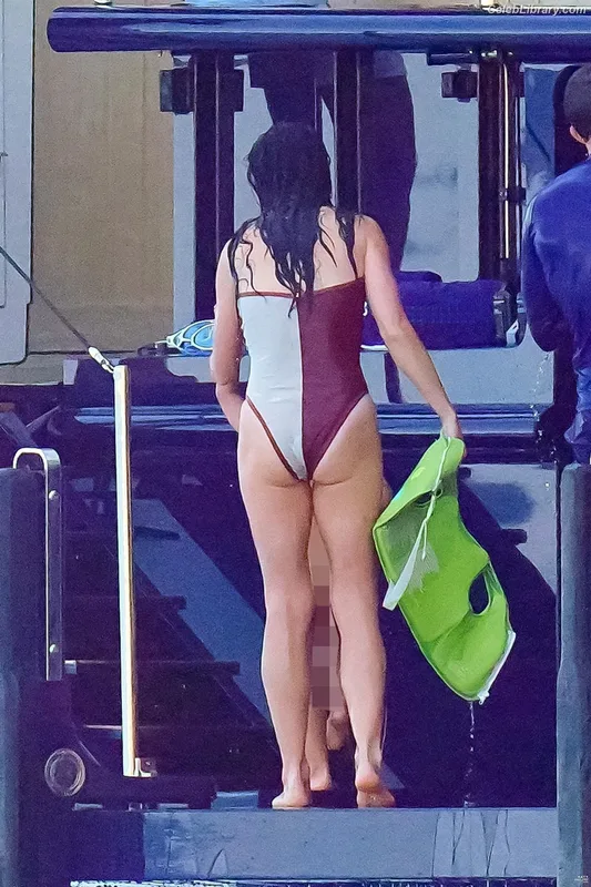 Katy Perry photo 10 of 1940
