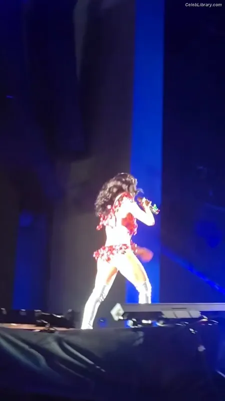 Katy Perry photo 3 of 1940