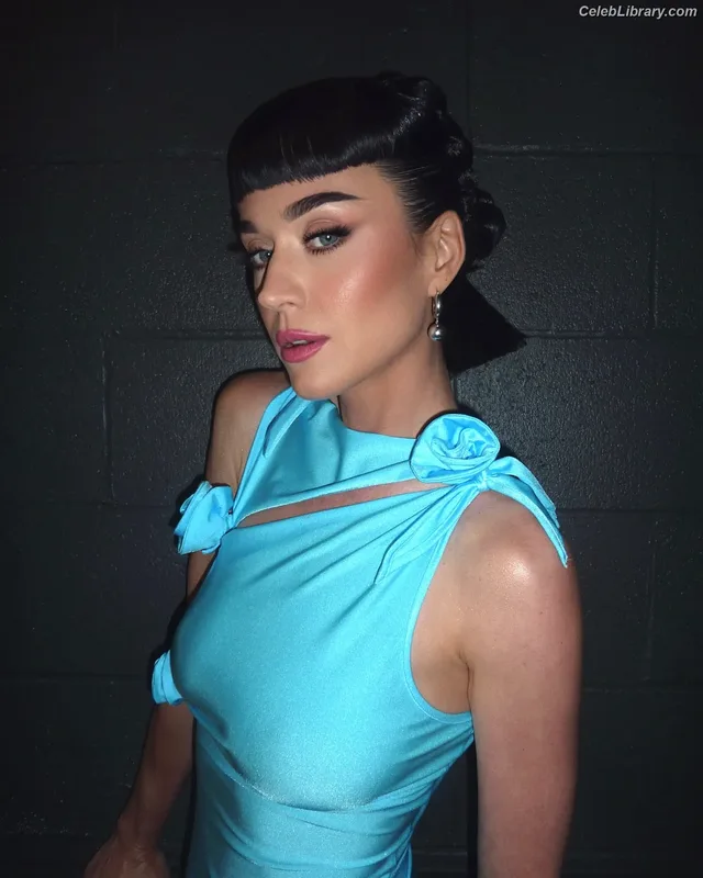 Katy Perry photo 11 of 1940