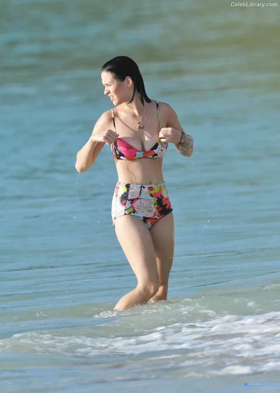 Katy Perry photo 24 of 1940