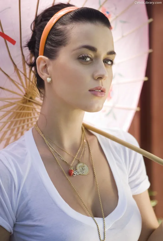 Katy Perry photo 7 of 1940