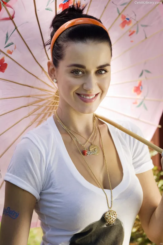 Katy Perry photo 15 of 1940