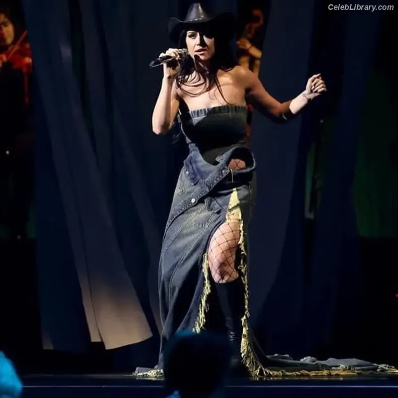 Katy Perry photo 17 of 1940