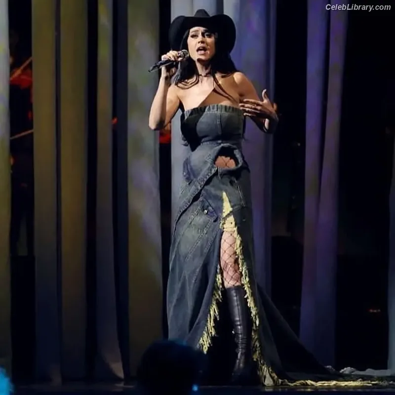Katy Perry photo 18 of 1940