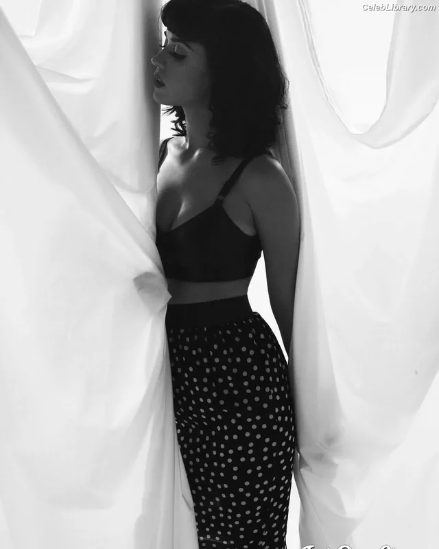 Katy Perry photo 2 of 1940