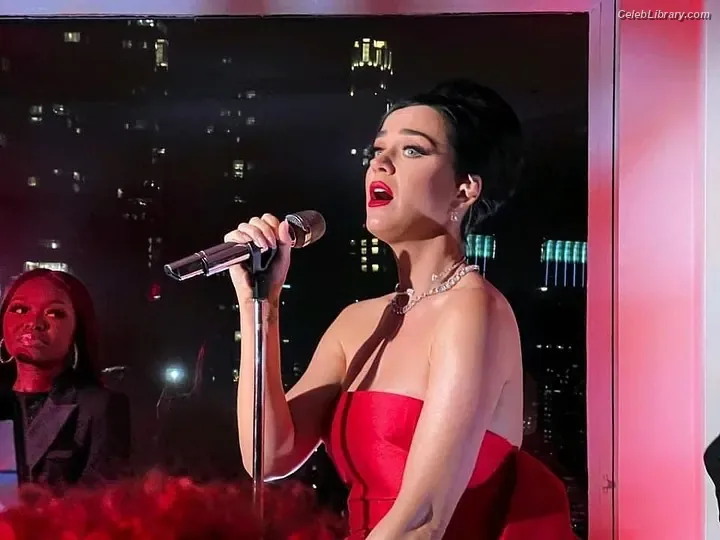 Katy Perry photo 7 of 1940