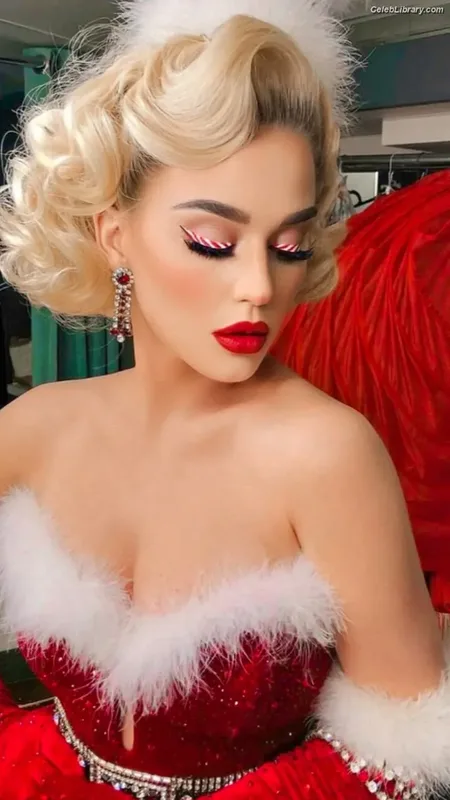 Katy Perry photo 9 of 1940