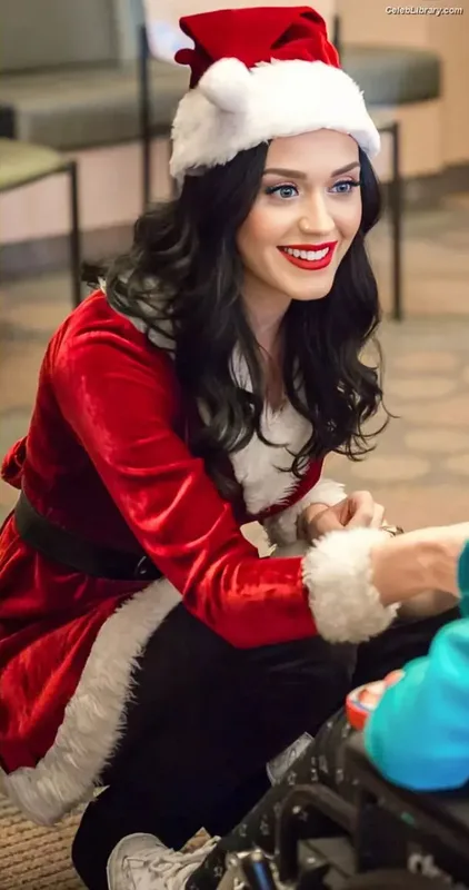 Katy Perry photo 11 of 1940