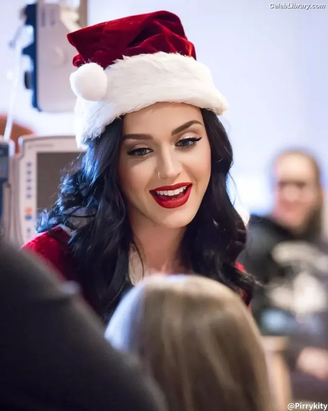 Katy Perry photo 12 of 1940