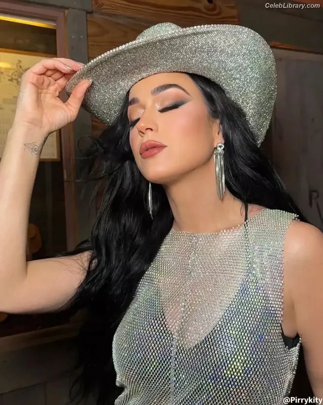 Katy Perry photo 15 of 1940