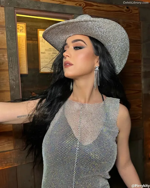 Katy Perry photo 16 of 1940