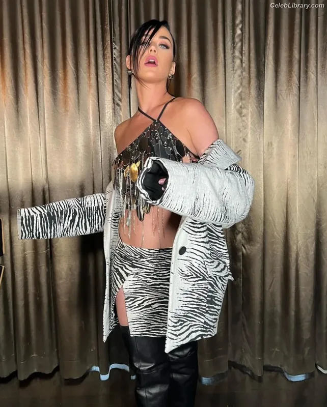 Katy Perry photo 1 of 1940