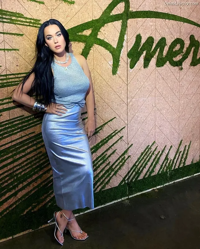 Katy Perry photo 20 of 1940