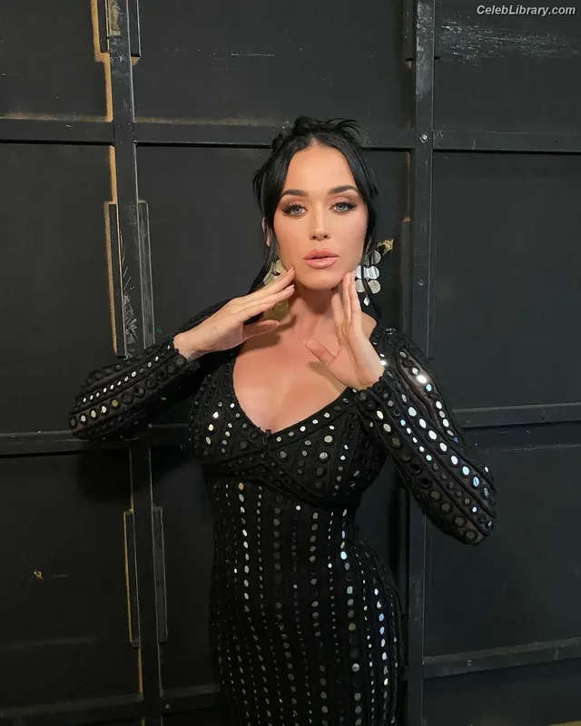 Katy Perry photo 8 of 1940