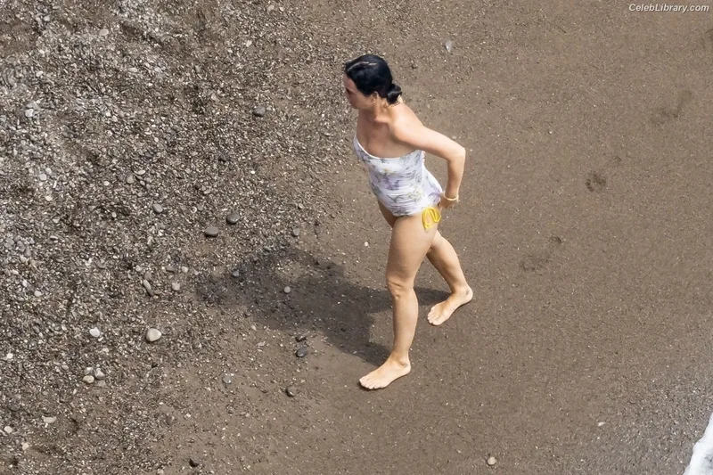 Katy Perry photo 6 of 1940