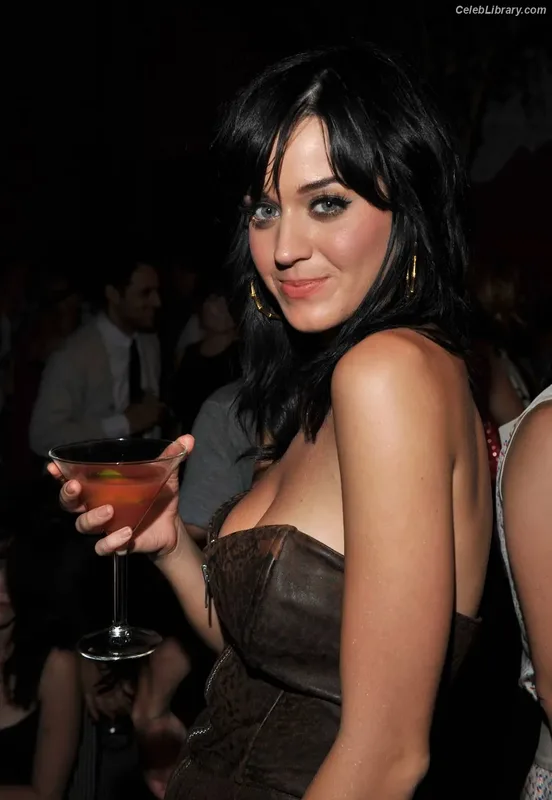 Katy Perry photo 19 of 1940