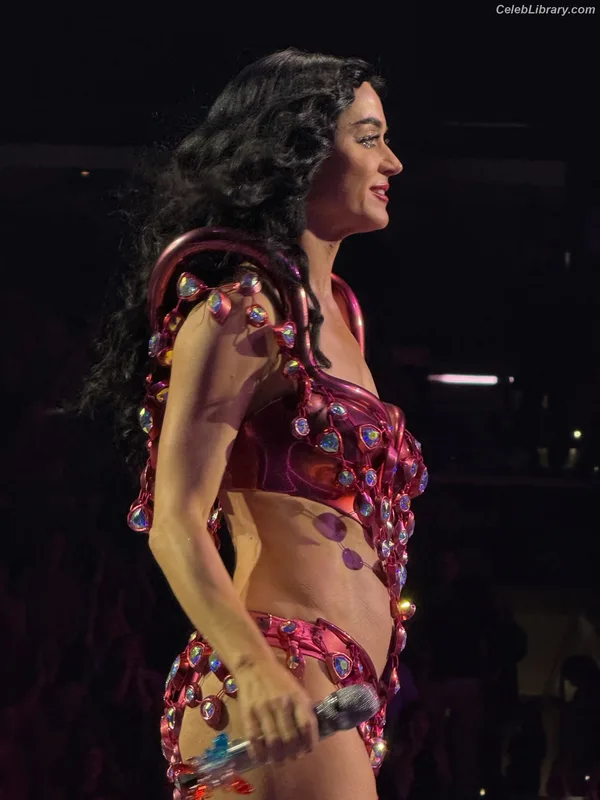 Katy Perry photo 2 of 1940