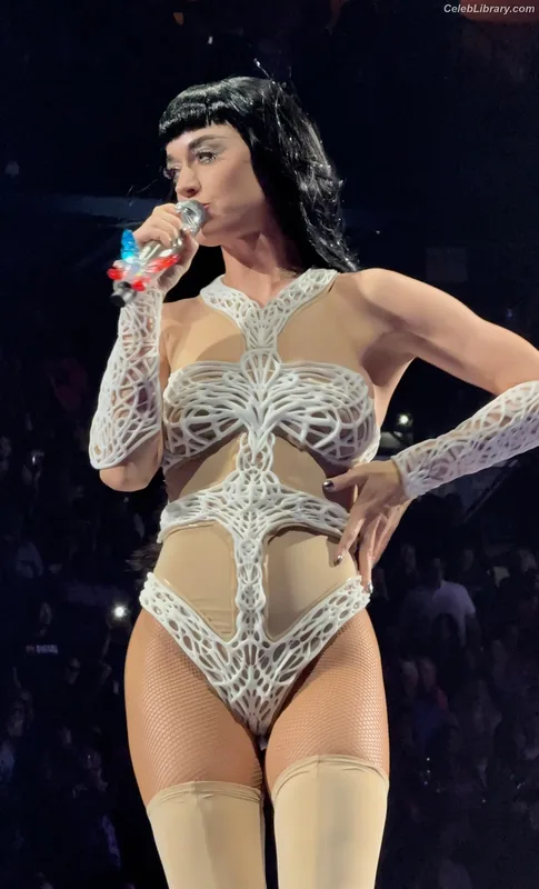 Katy Perry photo 5 of 1940