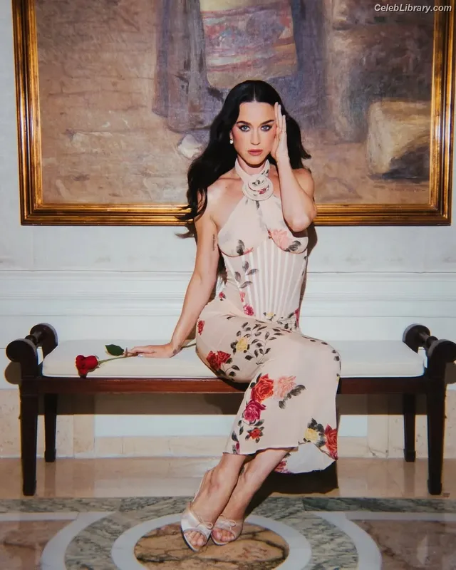 Katy Perry photo 9 of 1940