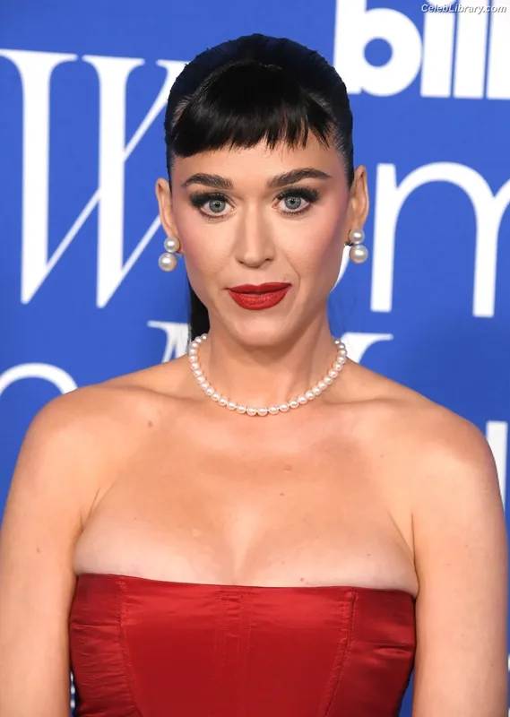 Katy Perry photo 12 of 1940