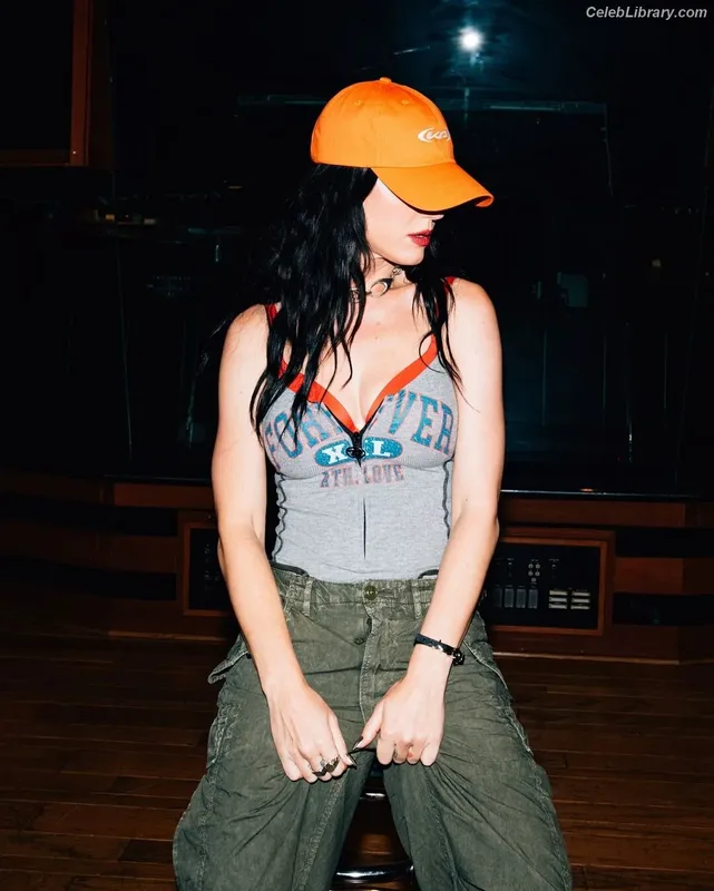 Katy Perry photo 13 of 1940