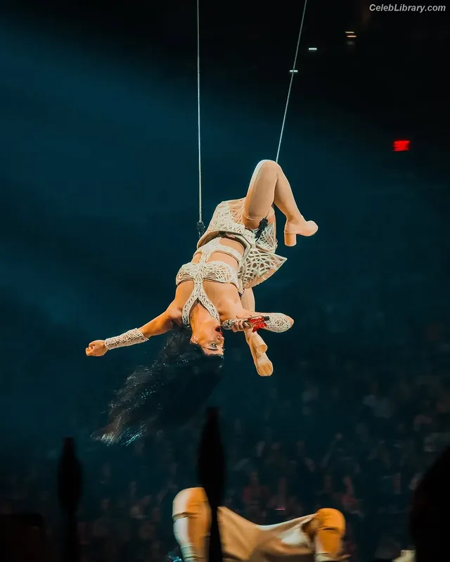 Katy Perry photo 8 of 1940