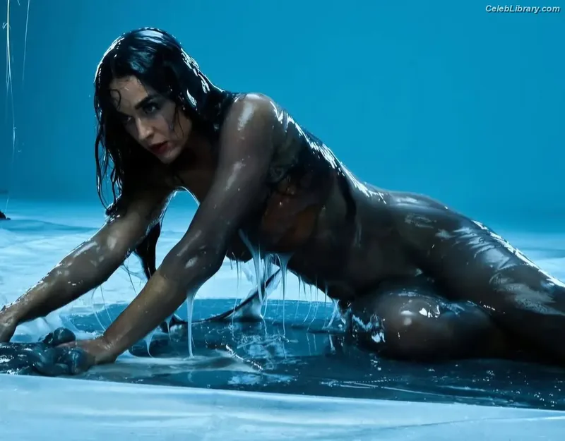 Katy Perry photo 17 of 1940