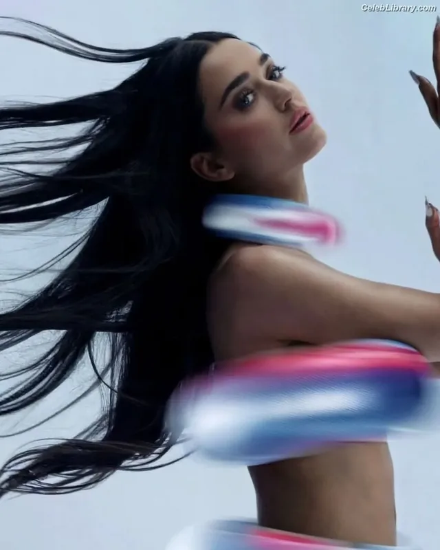 Katy Perry photo 21 of 1940