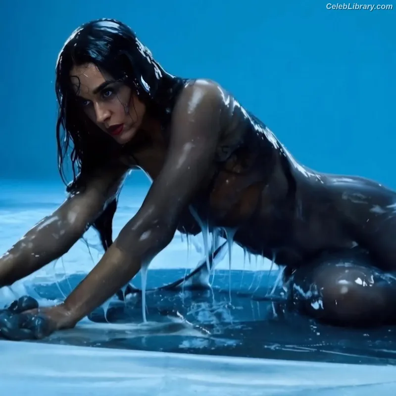 Katy Perry photo 22 of 1940