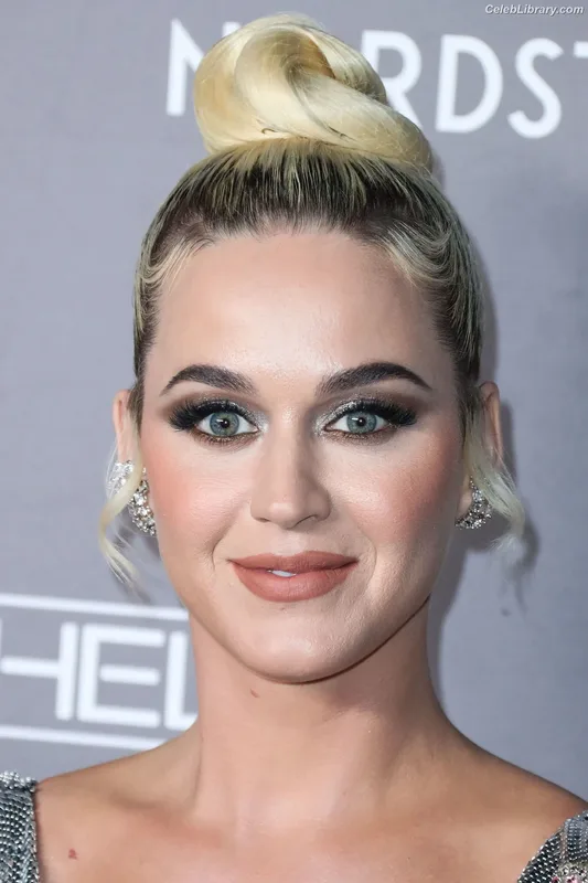 Katy Perry photo 22 of 1940