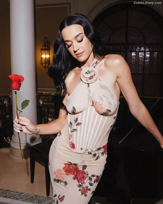 Katy Perry photo 1 of 1940