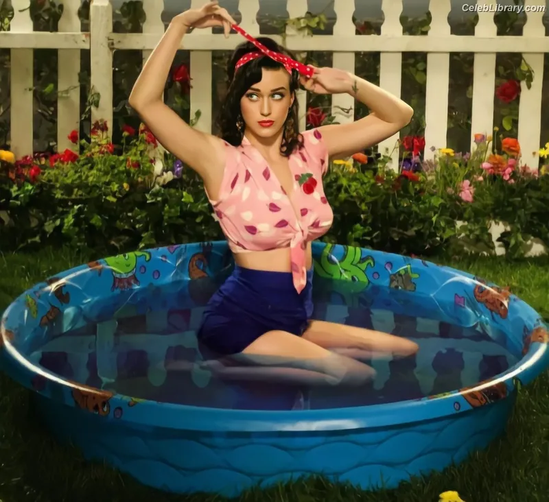 Katy Perry photo 12 of 1940