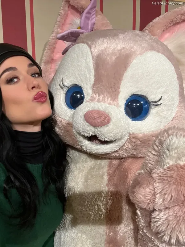 Katy Perry photo 12 of 1940
